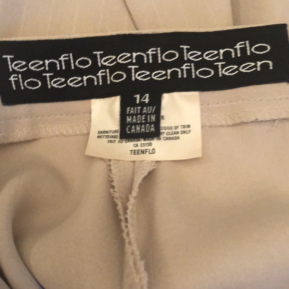 Two piece classic pant suit - Picture 6 of 7